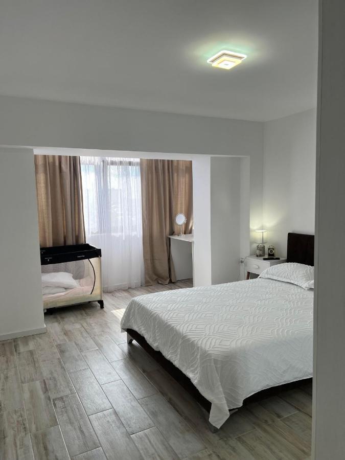 Luxurious Apartment With 3 Rooms And 2 Bathrooms In Corabia Exterior foto