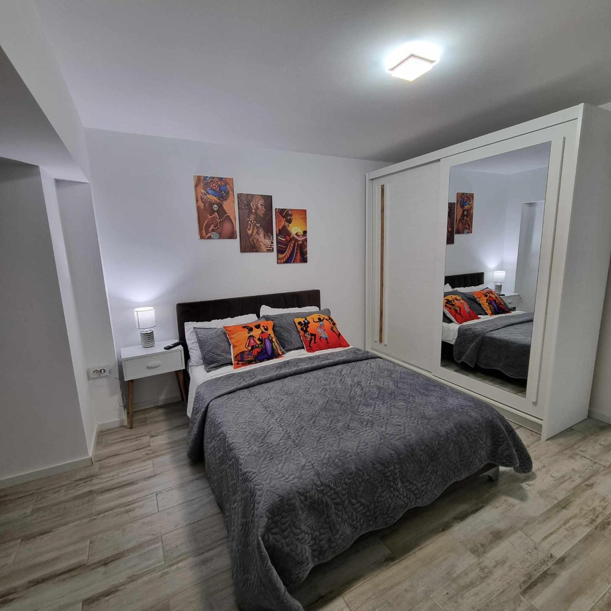 Luxurious Apartment With 3 Rooms And 2 Bathrooms In Corabia Exterior foto